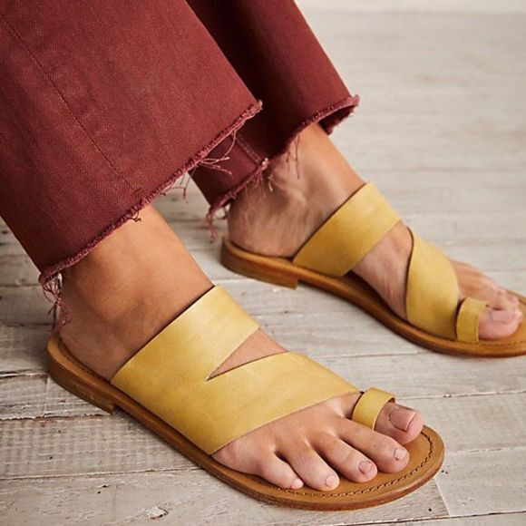 NEW Free‎ People Abilene Toe Loop Sandals Womens Size 39.5 US Size 9.5 Ye… - Picture 1 of 2